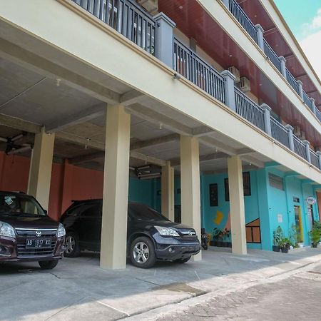 Sans Hotel Kumbang Yogyakarta By Reddoorz Kültér fotó