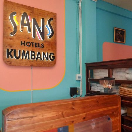 Sans Hotel Kumbang Yogyakarta By Reddoorz Kültér fotó