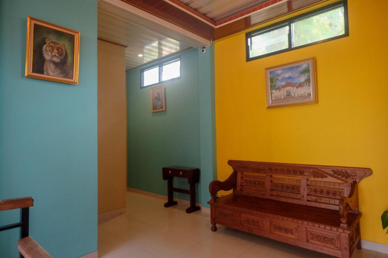 Sans Hotel Kumbang Yogyakarta By Reddoorz Kültér fotó