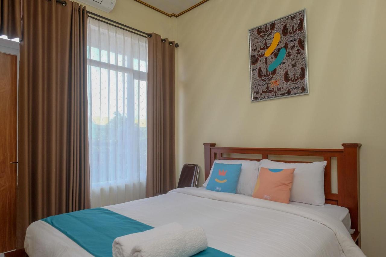 Sans Hotel Kumbang Yogyakarta By Reddoorz Kültér fotó