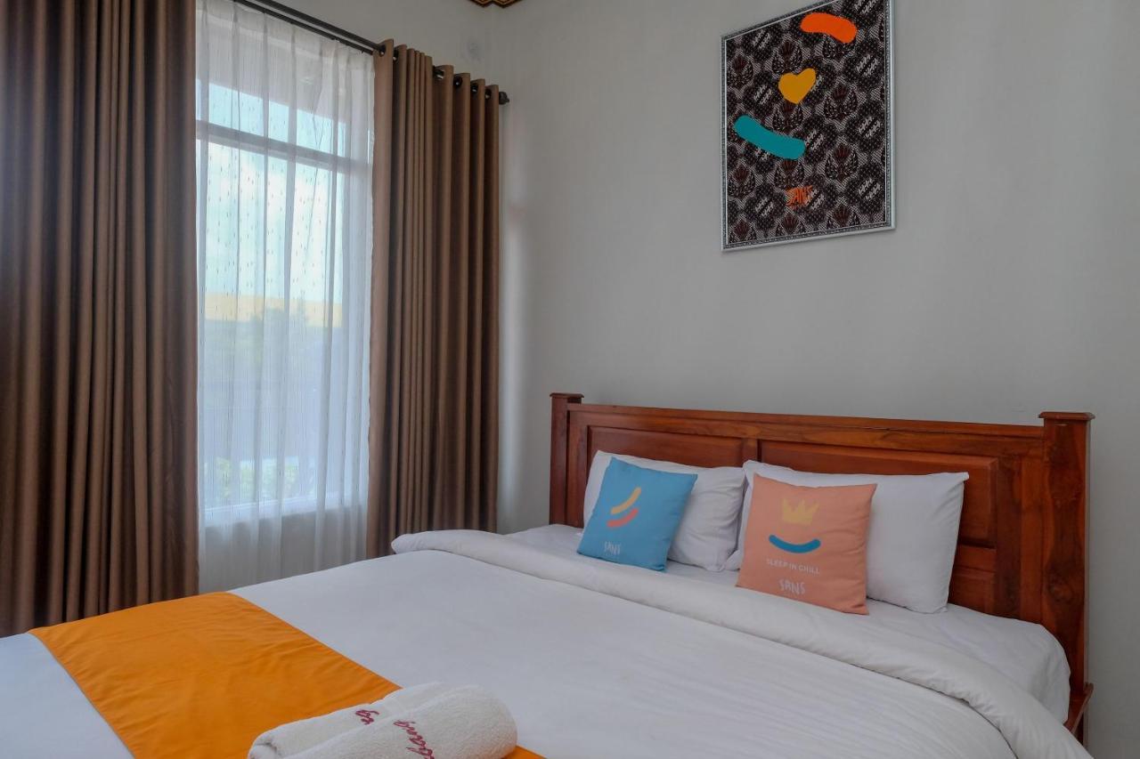 Sans Hotel Kumbang Yogyakarta By Reddoorz Kültér fotó