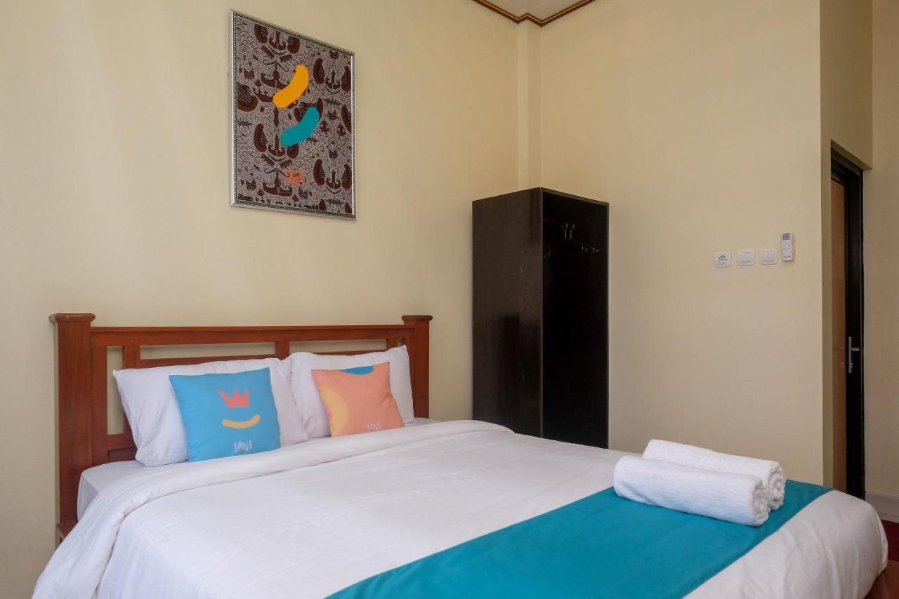 Sans Hotel Kumbang Yogyakarta By Reddoorz Kültér fotó