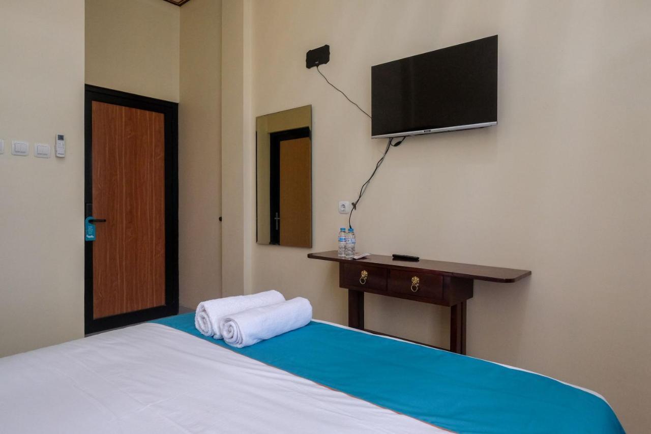 Sans Hotel Kumbang Yogyakarta By Reddoorz Kültér fotó