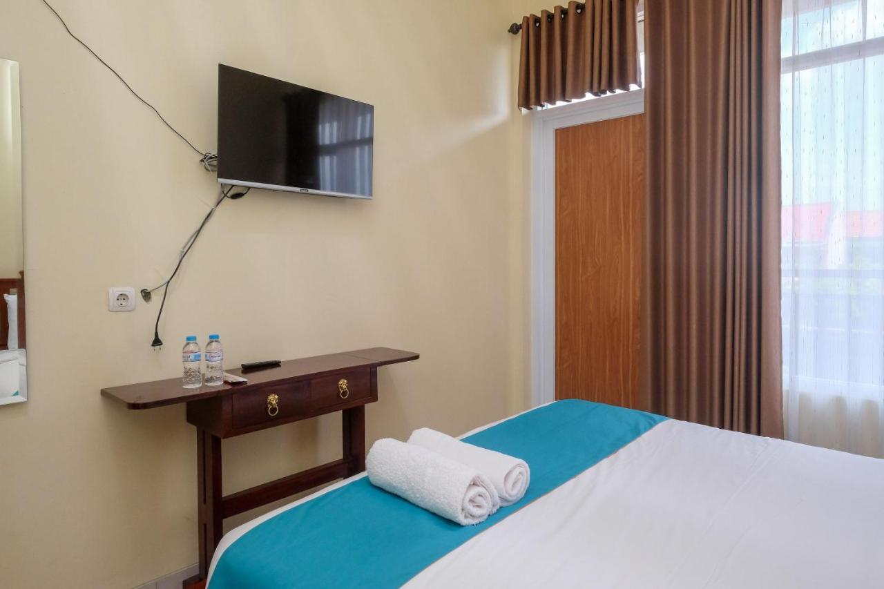 Sans Hotel Kumbang Yogyakarta By Reddoorz Kültér fotó