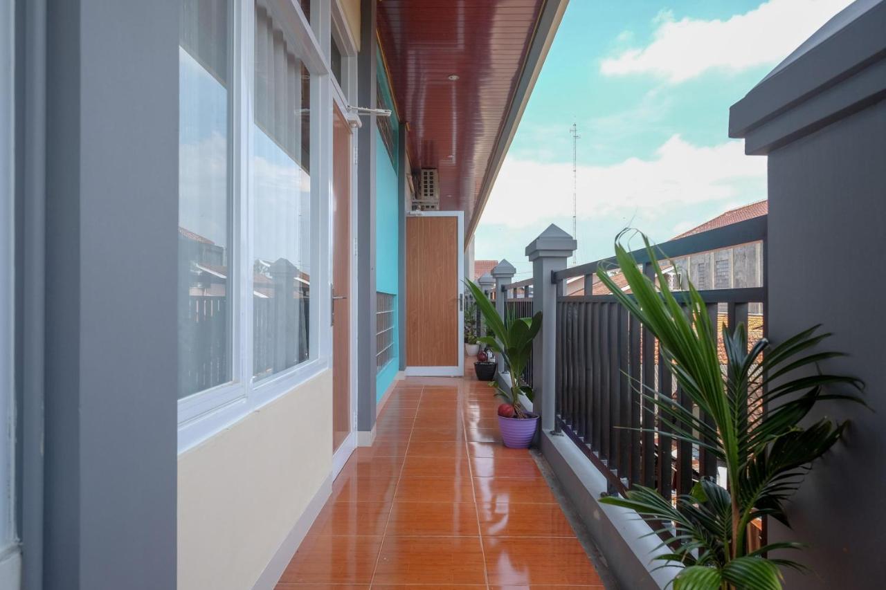 Sans Hotel Kumbang Yogyakarta By Reddoorz Kültér fotó