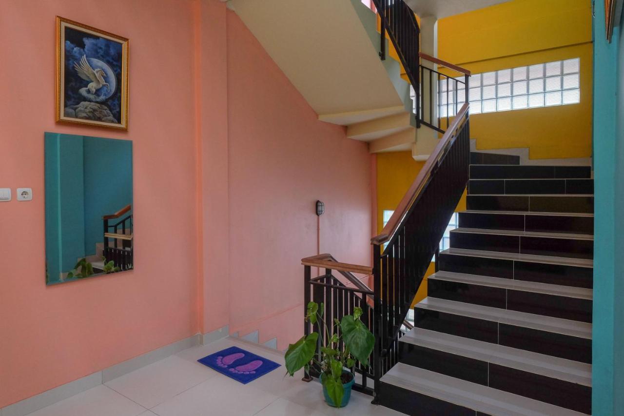 Sans Hotel Kumbang Yogyakarta By Reddoorz Kültér fotó