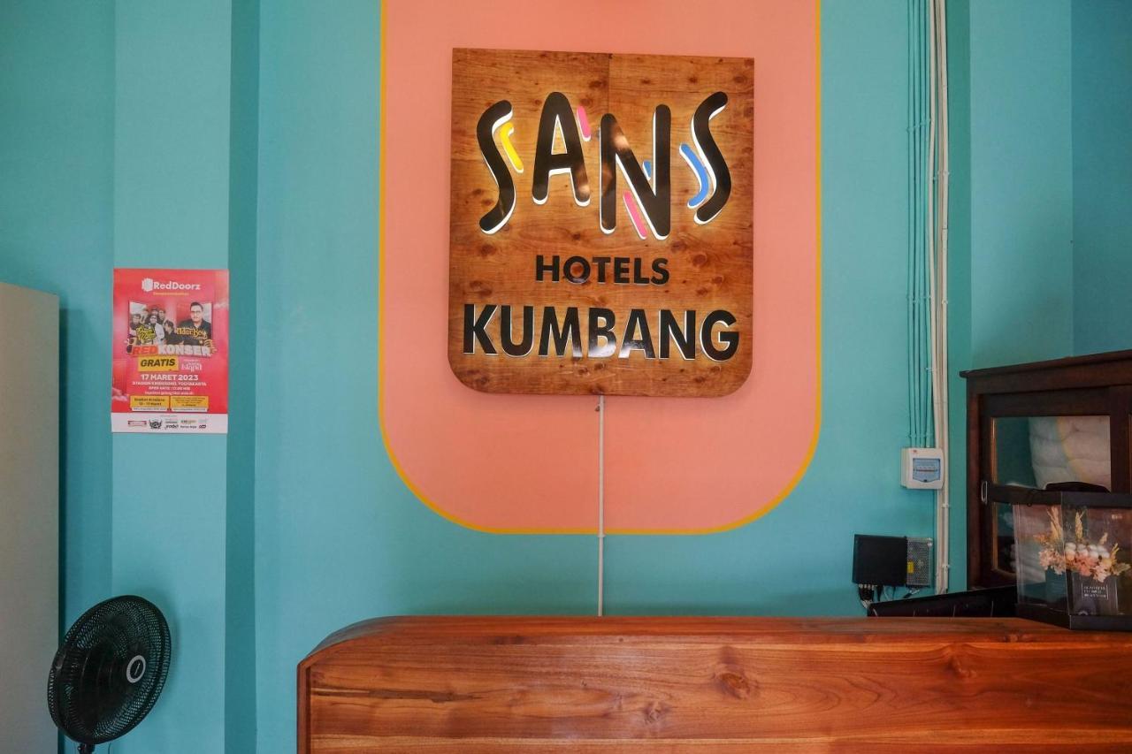 Sans Hotel Kumbang Yogyakarta By Reddoorz Kültér fotó