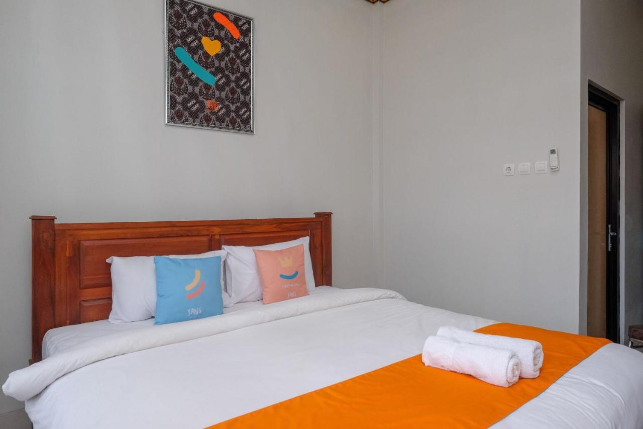 Sans Hotel Kumbang Yogyakarta By Reddoorz Kültér fotó