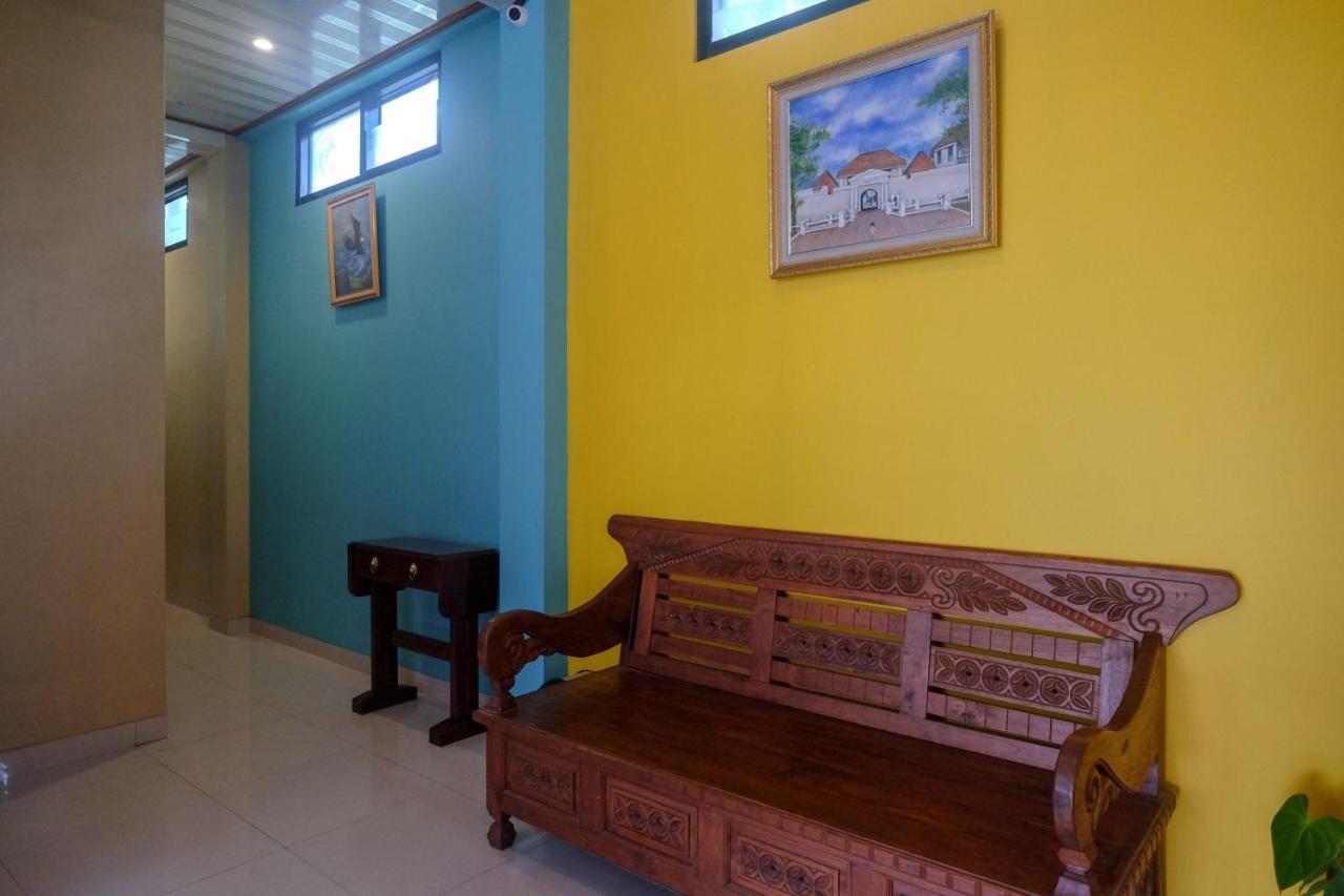 Sans Hotel Kumbang Yogyakarta By Reddoorz Kültér fotó