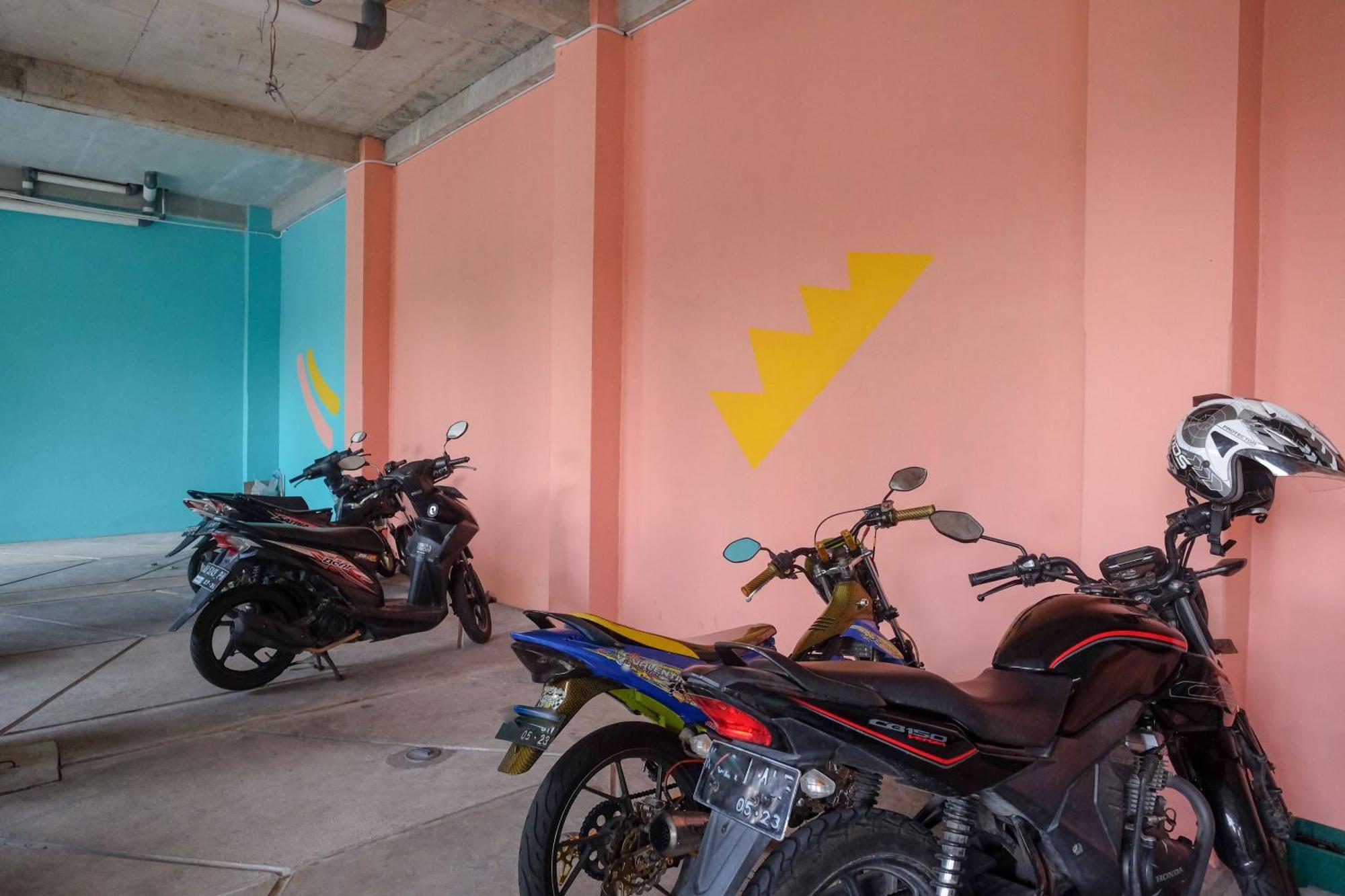 Sans Hotel Kumbang Yogyakarta By Reddoorz Kültér fotó